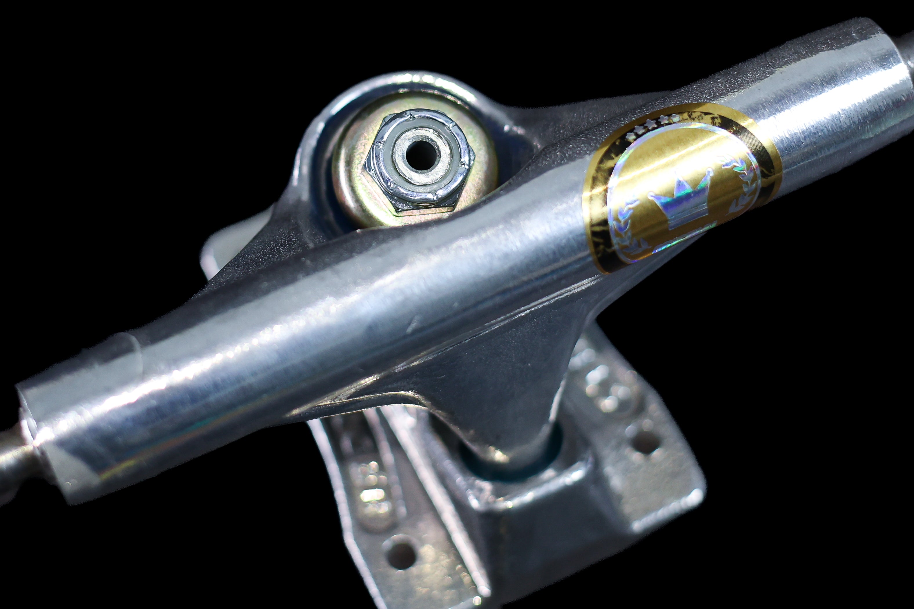 STRONGER TRUCKS PULIDOS CON EJE HUECO + GORRA DE REGALO