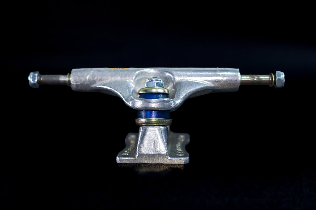 STRONGER TRUCKS POLISHED HOLLOW AXLE + FREE CAP