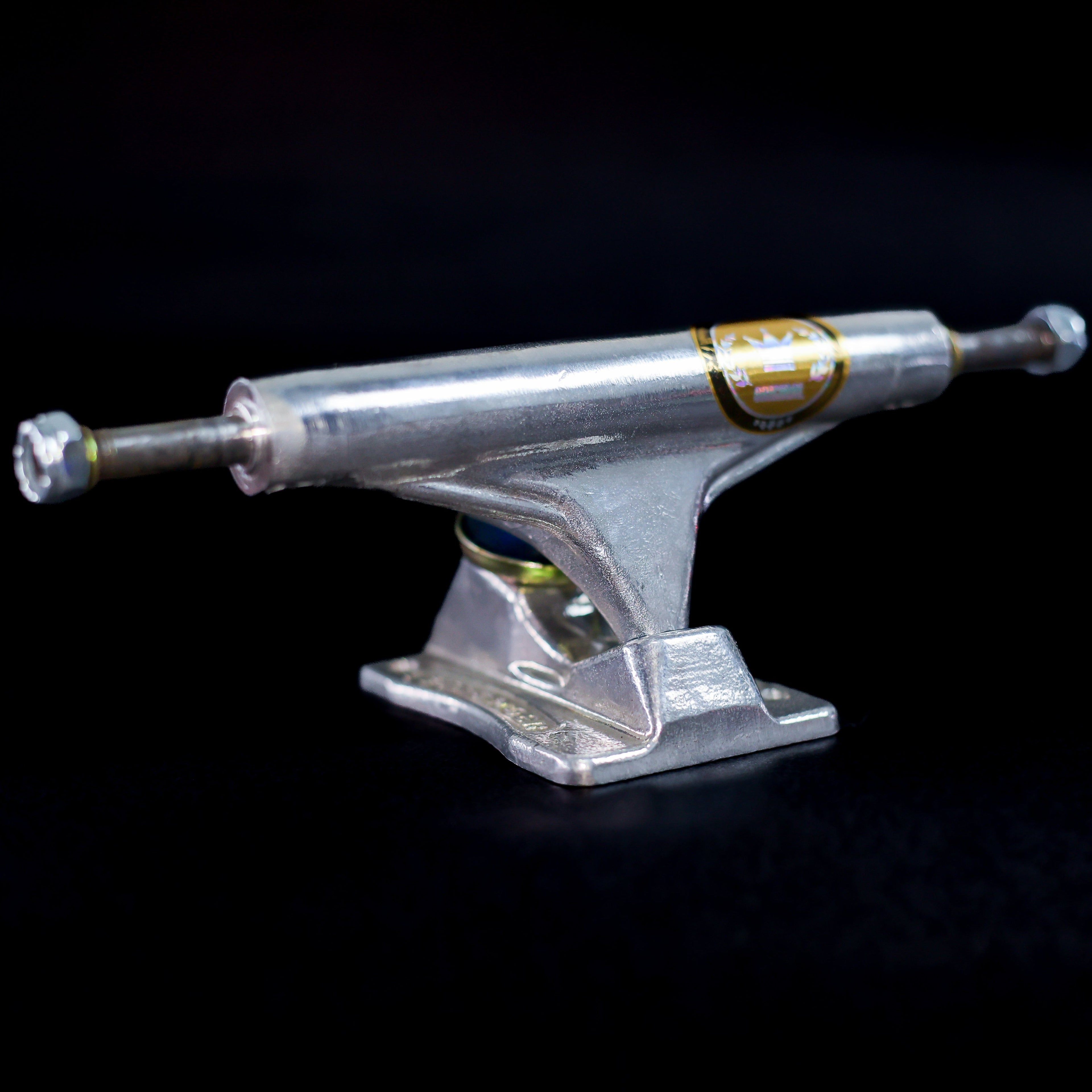 STRONGER TRUCKS POLISHED HOLLOW AXLE + FREE CAP