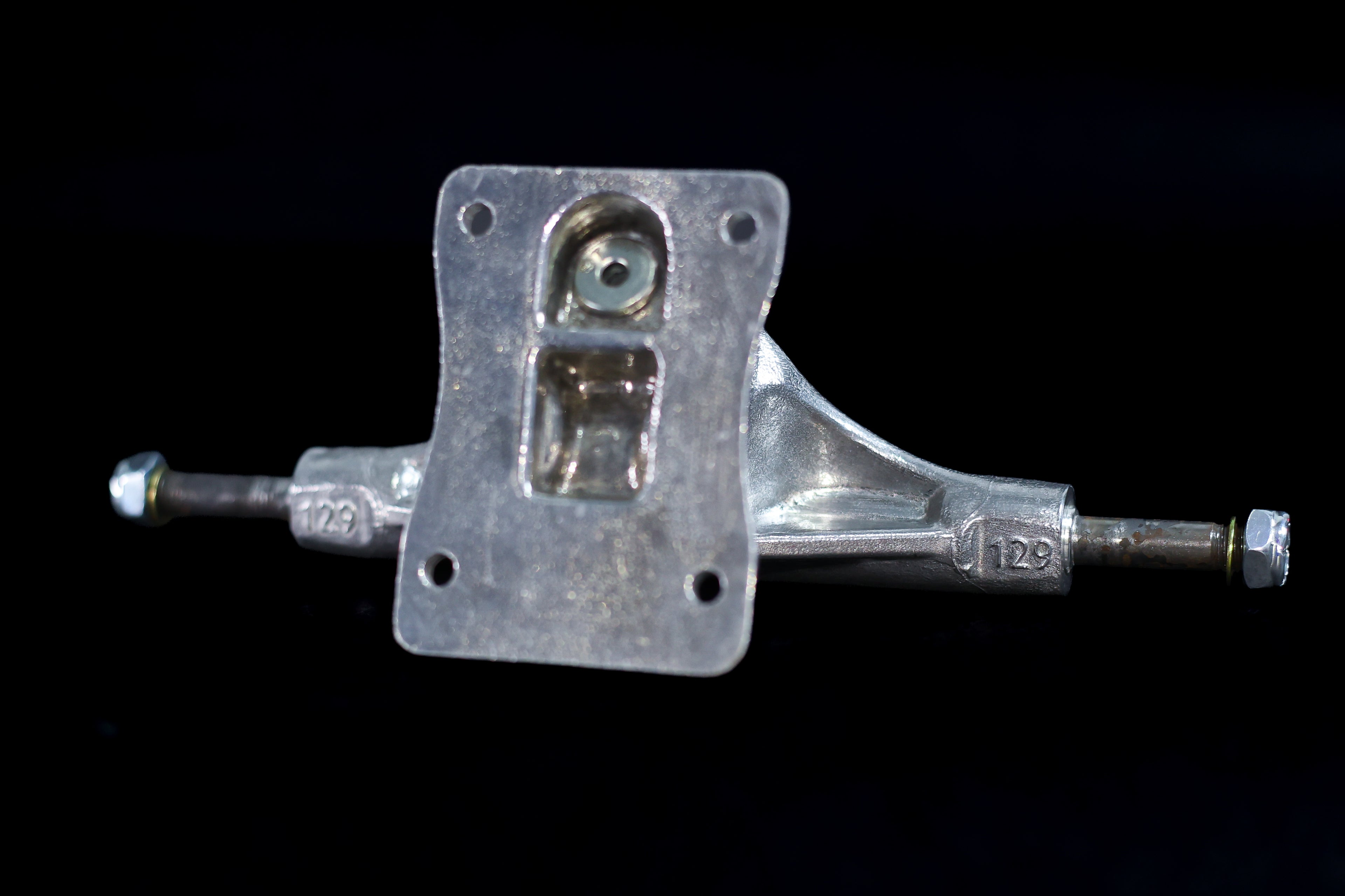STRONGER TRUCKS POLISHED HOLLOW AXLE + FREE CAP