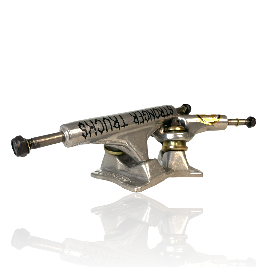 polido_c_logo_strongre_trucks_grapixo_04_1_1.png
